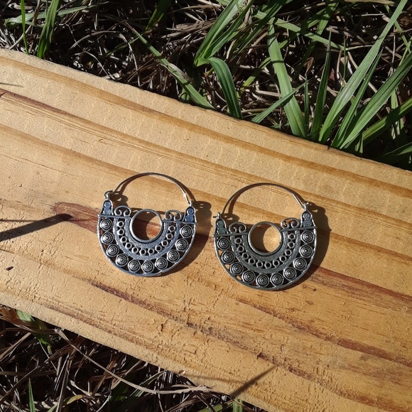 Unique design tribal style earrings - Picture 2 of 4
